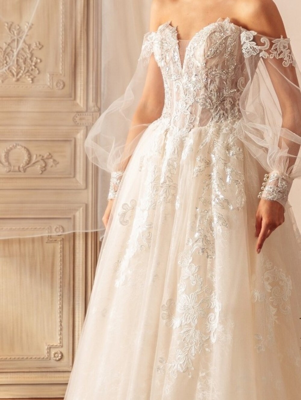 Off-Shoulder Lace Applique Ball Gown Wedding Dress in Ivory